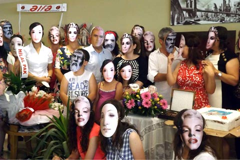 Halikarnas’ta maskeli imza günü