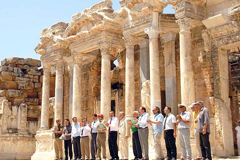 1300 yıl sonra ayağa kalktı