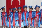 Anaokullu miniklerden yılsonu etkinliği