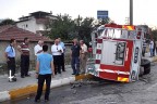 İtfaiye aracı devrildi: 2 yaralı