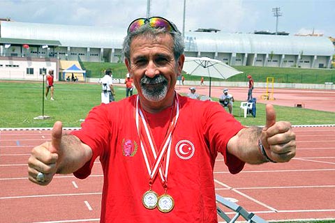 Süper Dede’den Atletizmde 2 Rekor