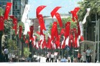 Denizli Belediyesi her yere bayrak astı