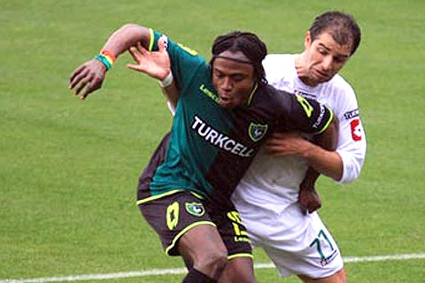 Bangoura FİFA’ya yaptığı şikayeti geri çekti