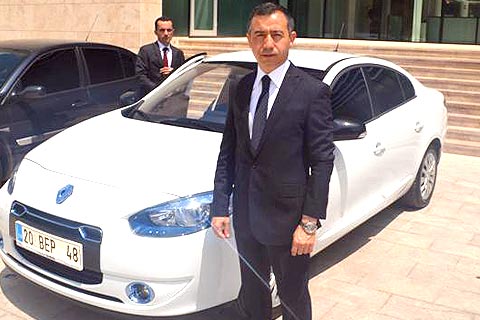 AYDEM’den Emniyet’e elektrikli otomobil