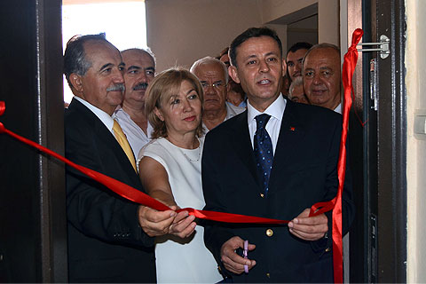 Seçim bürosunu açtı