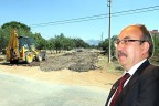 Eski asfalttan yol yapıyor