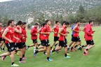 Uslu’dan futbolculara kaşık helvası