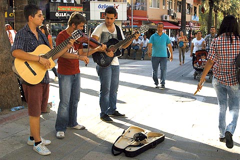 Denizli’nin sokak müzisyenleri