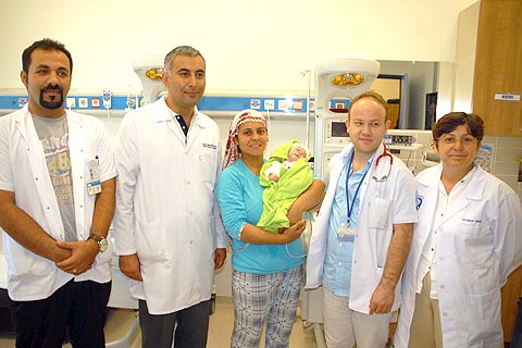 3 günlükken ameliyat oldu hayata tutundu