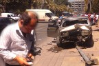 Kaldırıma çıkıp trafik lambasını devirdi