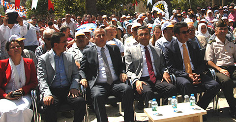 denizli-cam-horoz-heykeli-dikildi-ic
