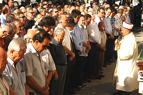 Özkardeş, son yolculuğuna uğurlandı