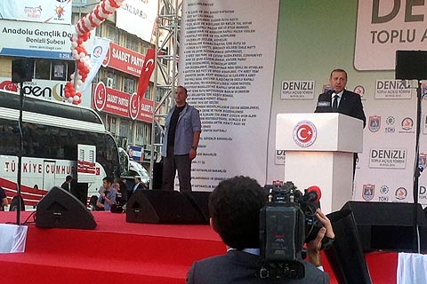 Başbakan Çınar Meydanı’nda konuşuyor