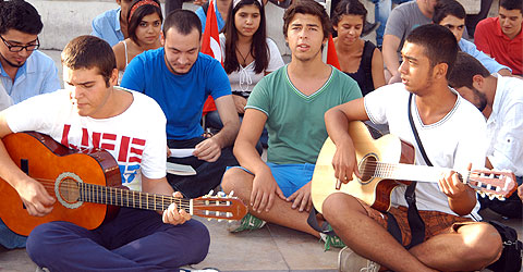 denizli-liseli-gencler-meb-i-protesto-etti-ic