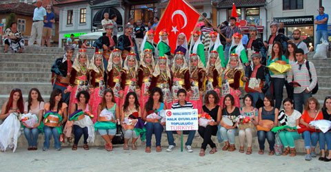 denizli-pau-halk-oyunlari-ekibi-bruksel-de-gosteri-ic