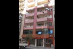 Anne-kızın üzerine balkondan halı düştü