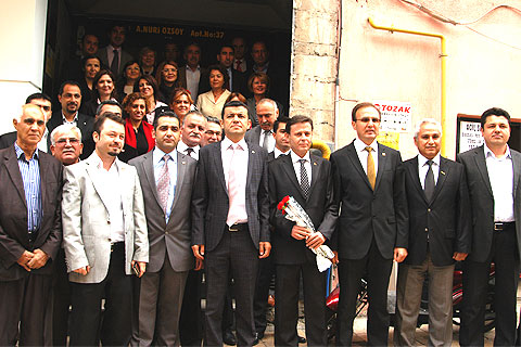 ‘Güçlü adımlarla iktidara yürüyoruz”