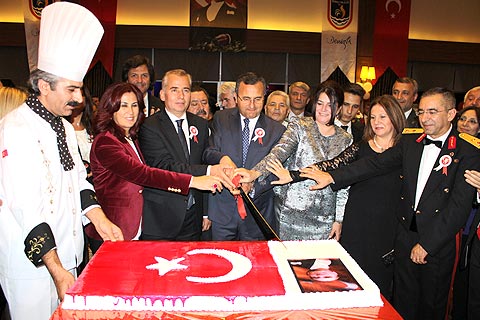 Vali Bey’in Cumhuriyet Pastası hassasiyeti