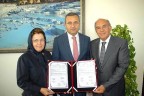 Eşine okul hediye edecek
