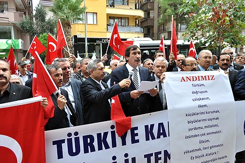 Andımız’ın kaldırılmasını protesto ettiler