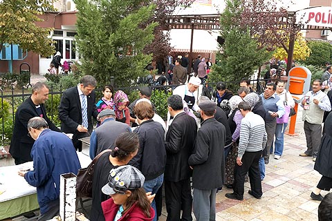 Cihan ile halkın aşure tadında buluşması