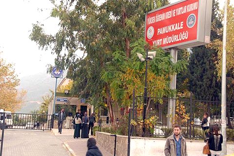 Başbakan’a “Kızlı erkekli kalmıyoruz” cevabı