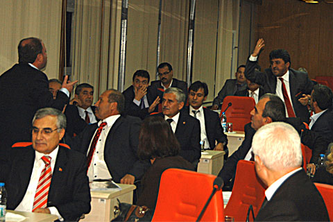 İl Genel Meclisi’nde kavga