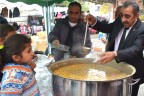 Başkan Yarımca’dan aşure ikramı