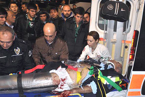 Trafik polisine çarpıp kaçtı