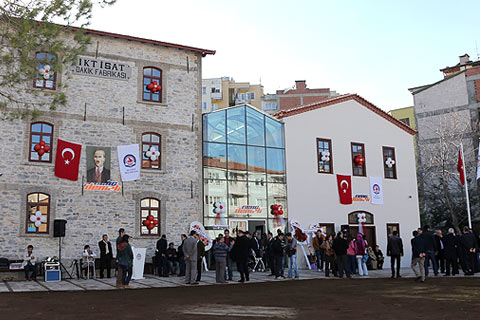 Tarihi değirmen Gençlik Merkezi oldu