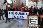 Ayakkabı kutularıyla istifa çağrısı
