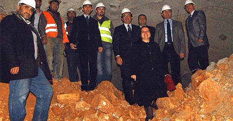 denizli-milletvekili-zeybekci-den-nilgun-ok-e-yardim-eli-ic