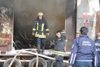 Mobilya deposunda korkutan yangın