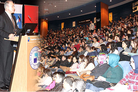 PAÜ’de girişimcilik ve liderlik konferansı