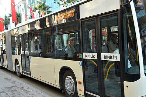 Vatandaş tepkili, belediye “biraz sabır” diyor