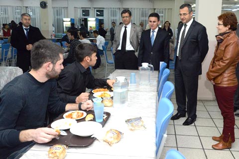 Vali Demir, yurtları gezdi