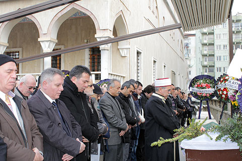 MHP’li Keskin’in anne acısı