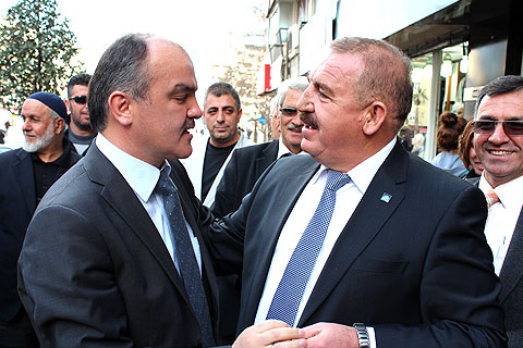 Adaylar karşılaşınca…