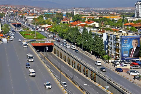 Zolan: Köprülü kavşaklar ulaşımın can damarı