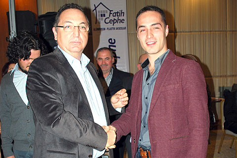 Denizli’de tanınmış İnşaat Mühendisi Nafiz Öz’ün oğlu Nedim Öz mimar oldu