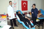Sağlıkçılardan kan bağışı