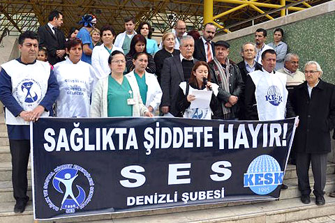 Doktorlara saldırıya protesto