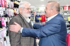 Vural Ak Parti Adayı Gürlesin’in babasıyla kucaklaştı