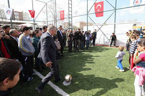 2 park 2 sentetik çim saha