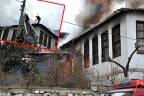 Tarihi ev yangında ağır hasar gördü