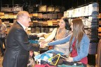 Vural çalmadık kapı bırakmıyor