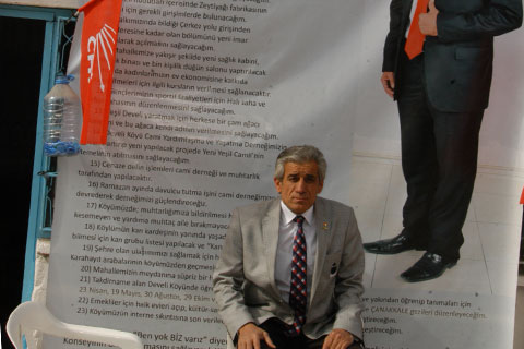 Muhtar adayından sürpriz heykel vaadi