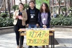 Sessiz dostları onlar için kütüphane kuruyor