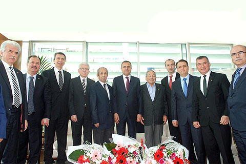Vali’den rekortmenlere ödül