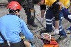 İnşaattan düşen işçiye kurtarma operasyonu